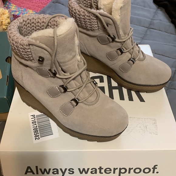 Pamela mushroom tan size 8 wedge boot. Excellent condition only worn 1 x - Picture 2 of 5